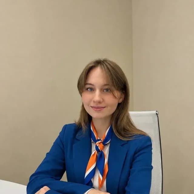 Полина — менеджер АРТ-ТРЕВЕЛ